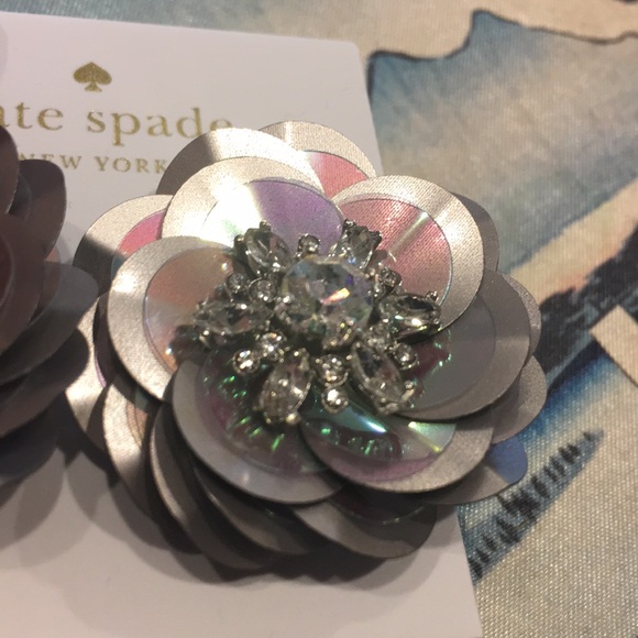 KATE SPADE: snowy nights silver flower earrings - Picture 3 of 4